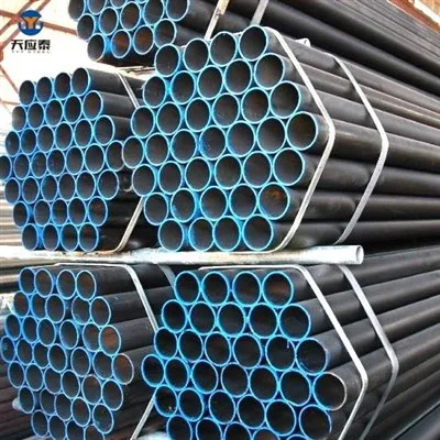 Crne Bešavne čelične cijevi i cijevi s bijelo završava cijevi